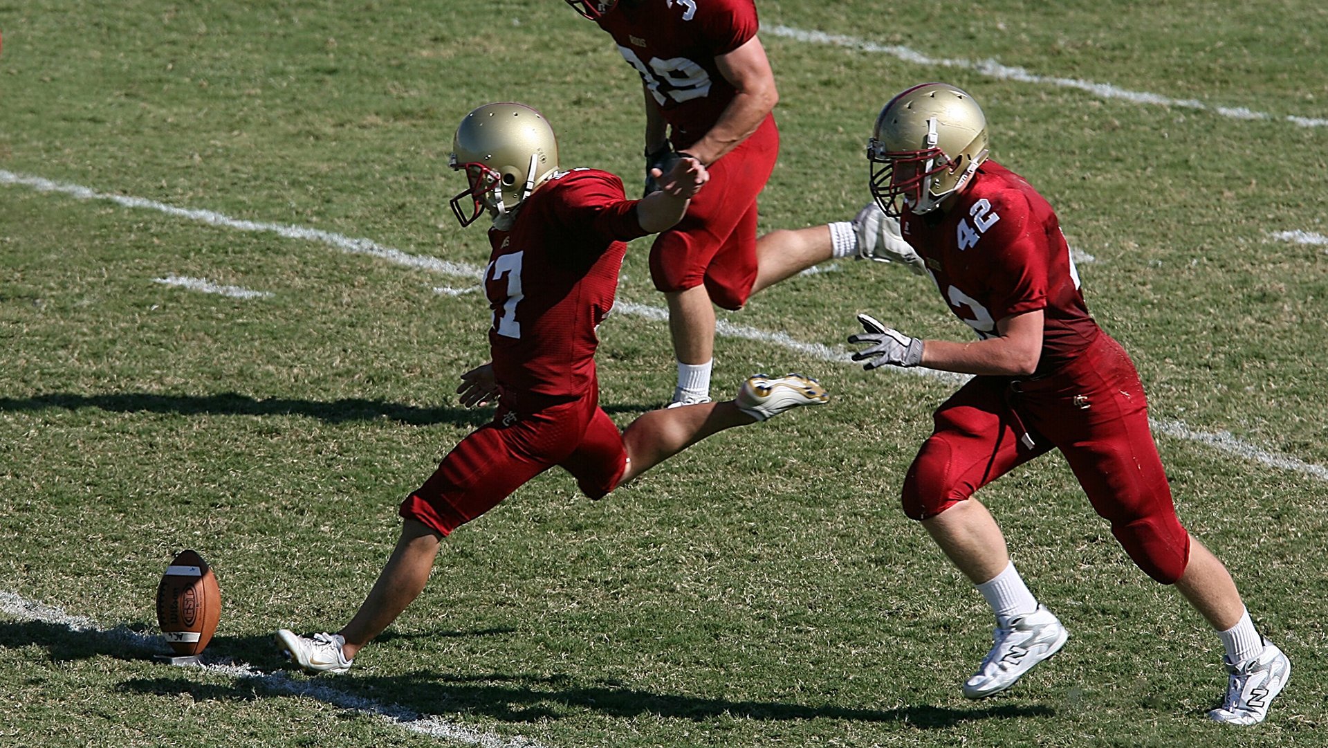 马刺新秀在对抗训练中完成高难度突破，马刺2021年新秀